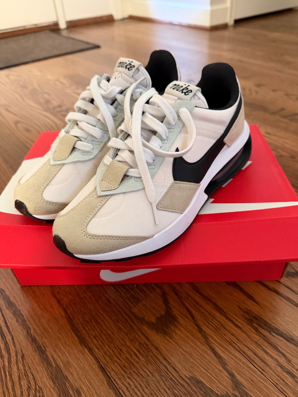Nike Air Max Pre Day, women’s size 8